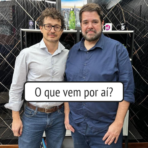 Cezar Cattani e Guaracy Silveira em sala de gravação com a frase: O que vem por aí?